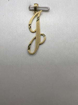 The Signature Touch: Why a Customized Gold Chain is Your Ultimate Statement.