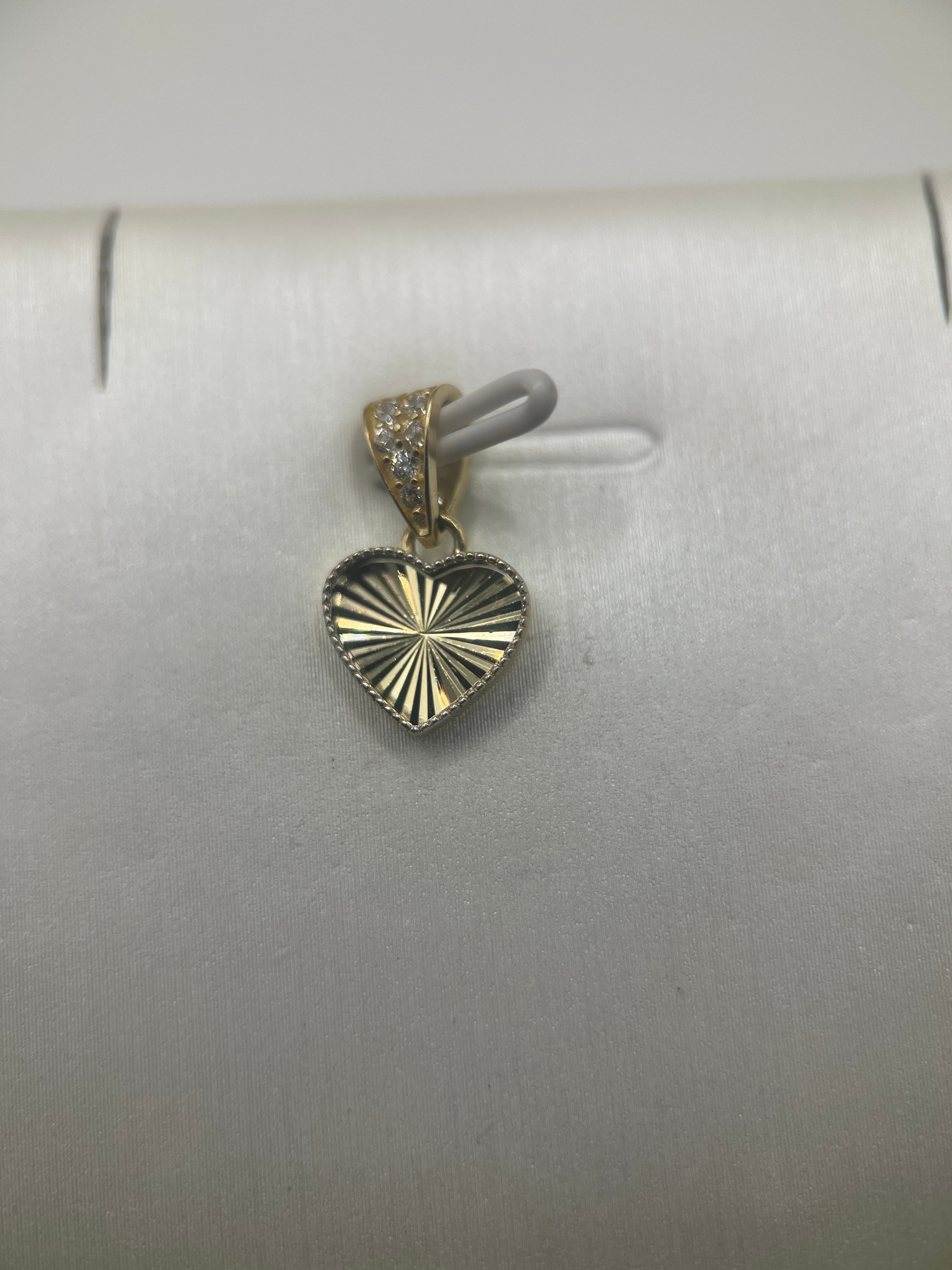 Yellow Gold Heart Pendant – Elegant Classic Love Necklace Charm