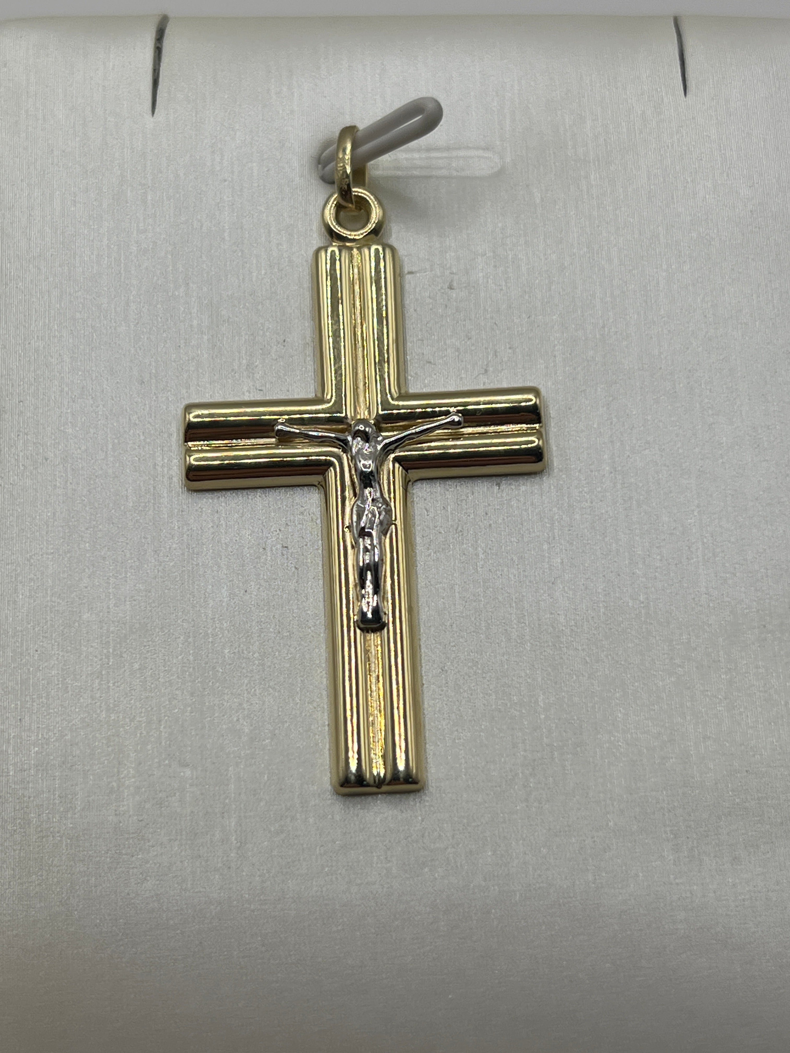 10K Yellow Gold Cross Pendant – Classic Faith Religious Necklace Charm