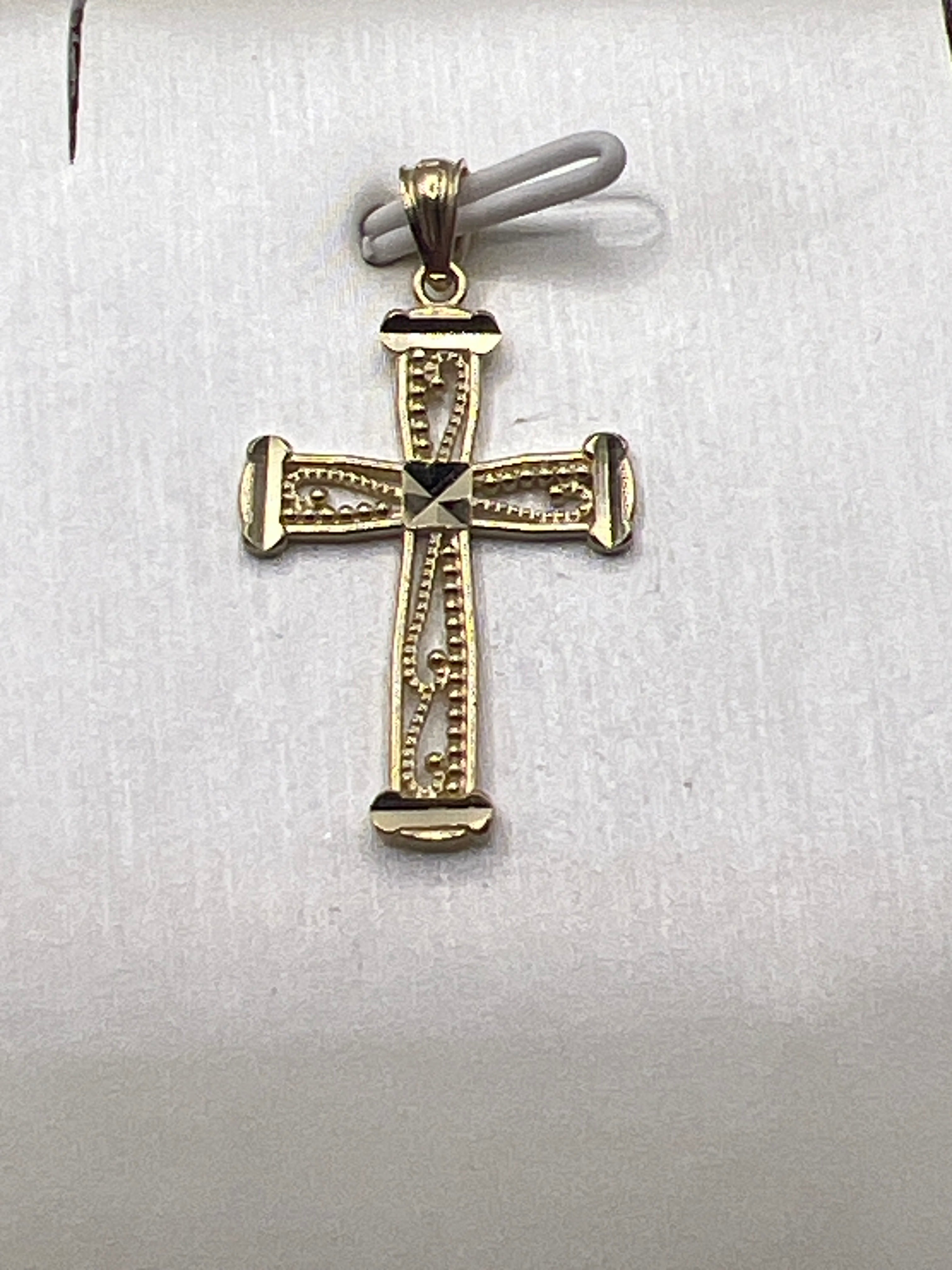 10K Yellow Gold Cross Pendant – Classic Faith Religious Necklace Charm