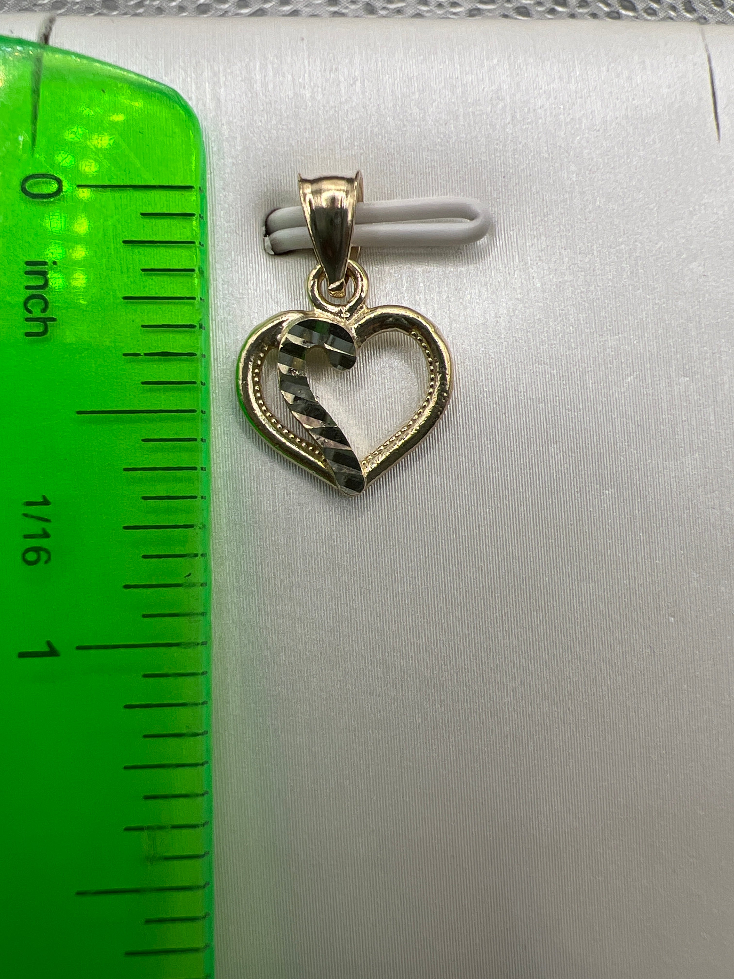 10K Yellow Gold Heart Pendant – Classic Elegant Love Charm Necklace