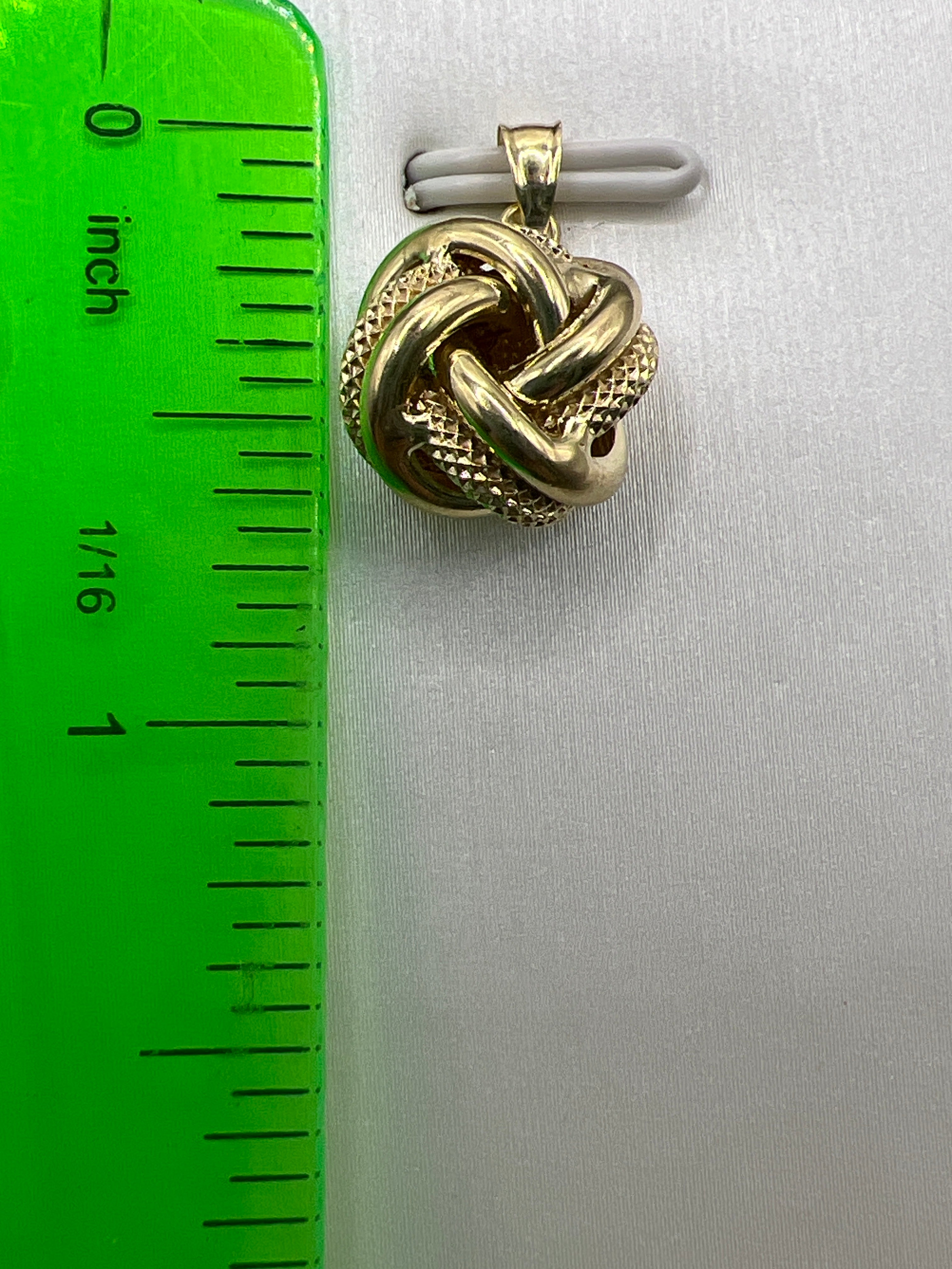 10K Yellow Gold Knot Pendant – Elegant Classic Jewellery Charm