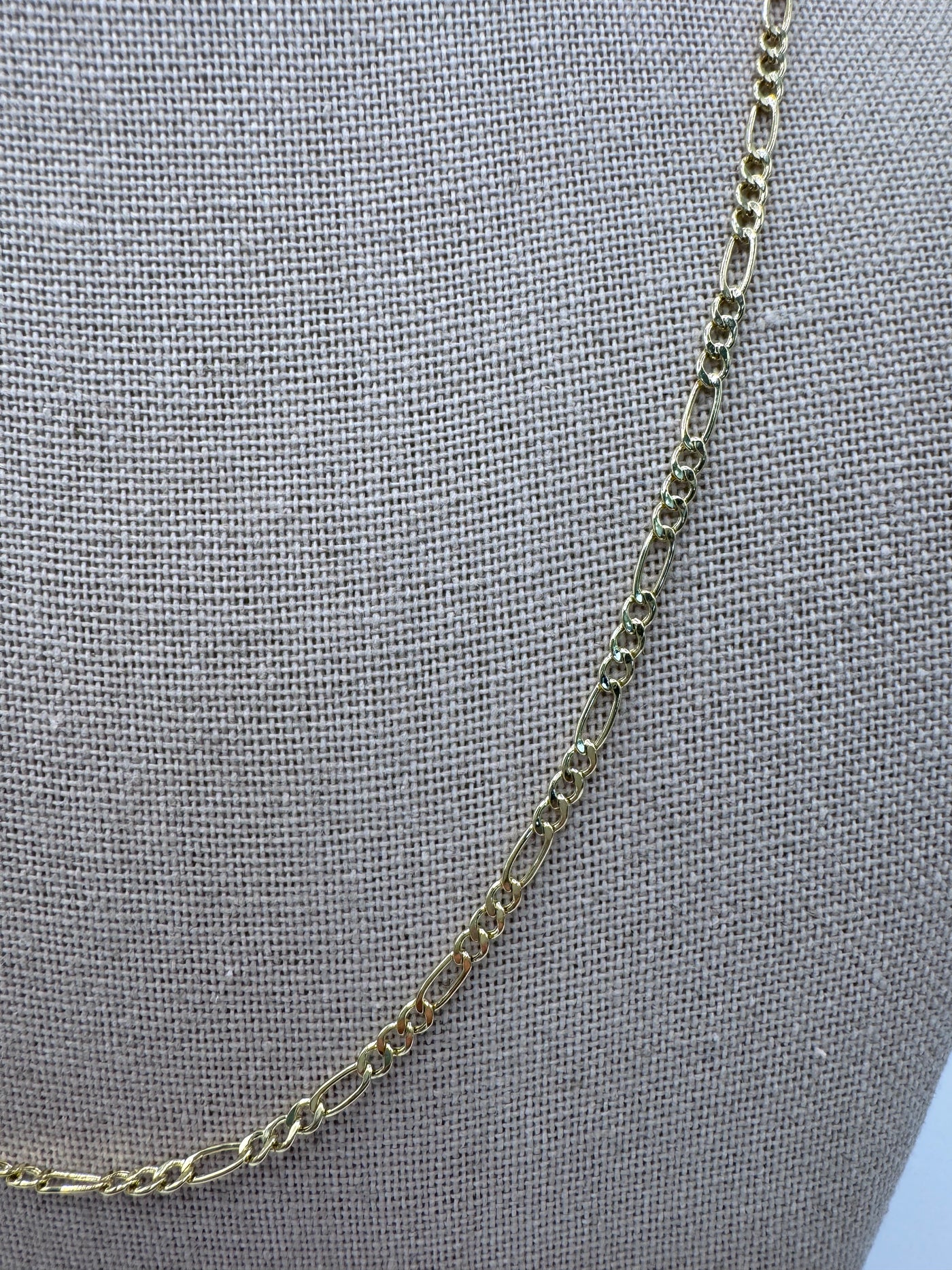 10K Yellow Gold Figaro Chain 20” – 2.5mm Classic Link Necklace 10K Yellow Gold Figaro Chain 20” – 2.5mm Classic Link Necklace